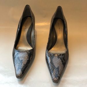 Never worn, Bandolino taupe faux snakeskin pump